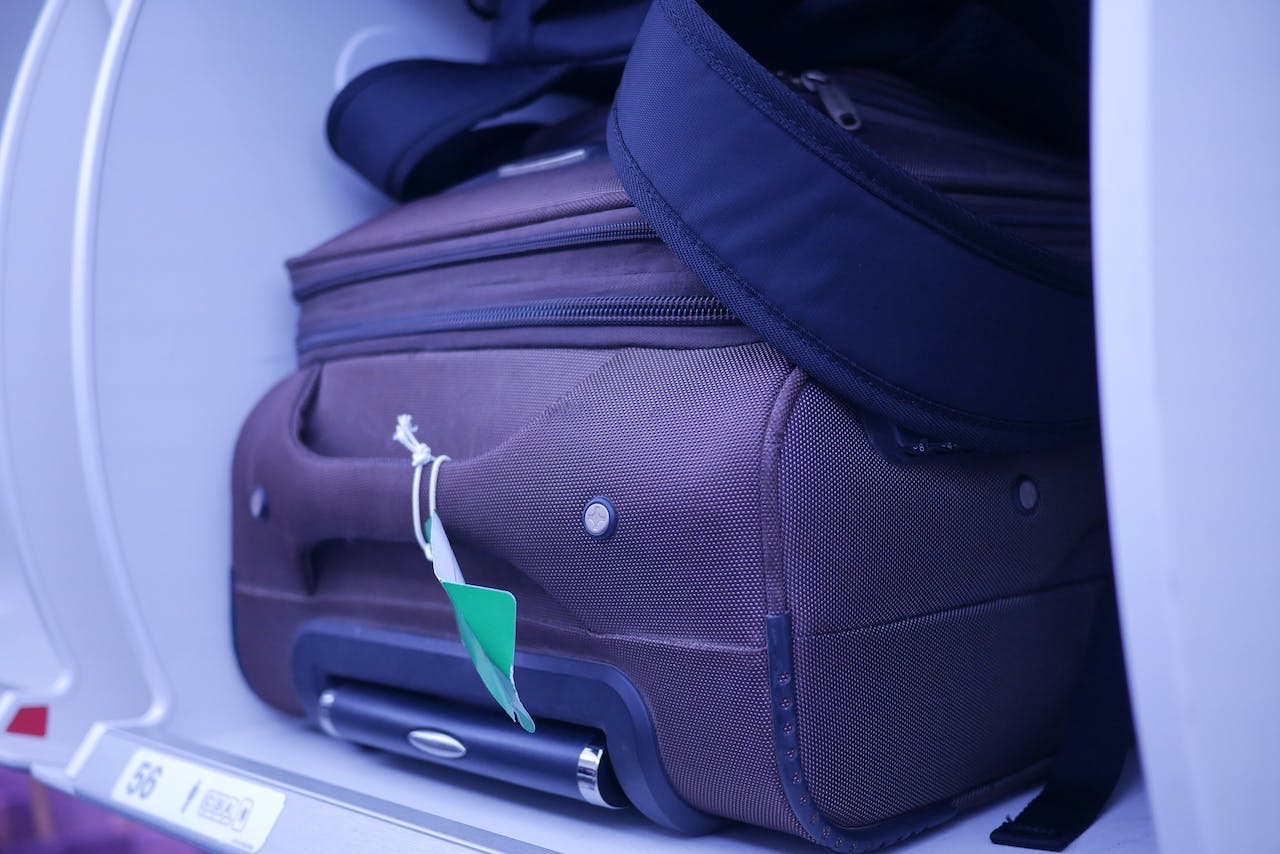 Ce poți să transporți în bagajul de mână din avion