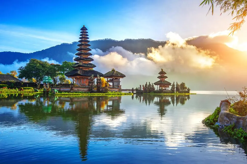 Descoperă magia insulei Bali: Cultura, peisaje și aventuri în paradisul indonezian