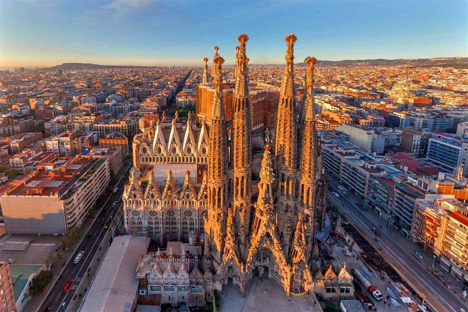 Descoperă Catedrala Sagrada Familia: bijuteria turistică a Barcelonei