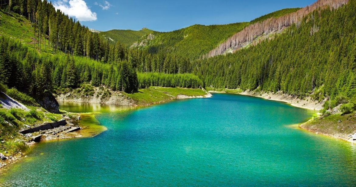 Aventuri de vară în Mălaia: tradiții locale și peisaje unice pe Lacul Galbenu