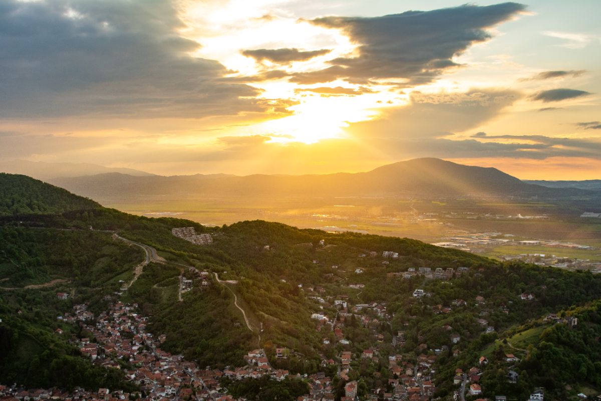 Urcare pe Vârful Tâmpa: o experiență de neuitat în Brașov